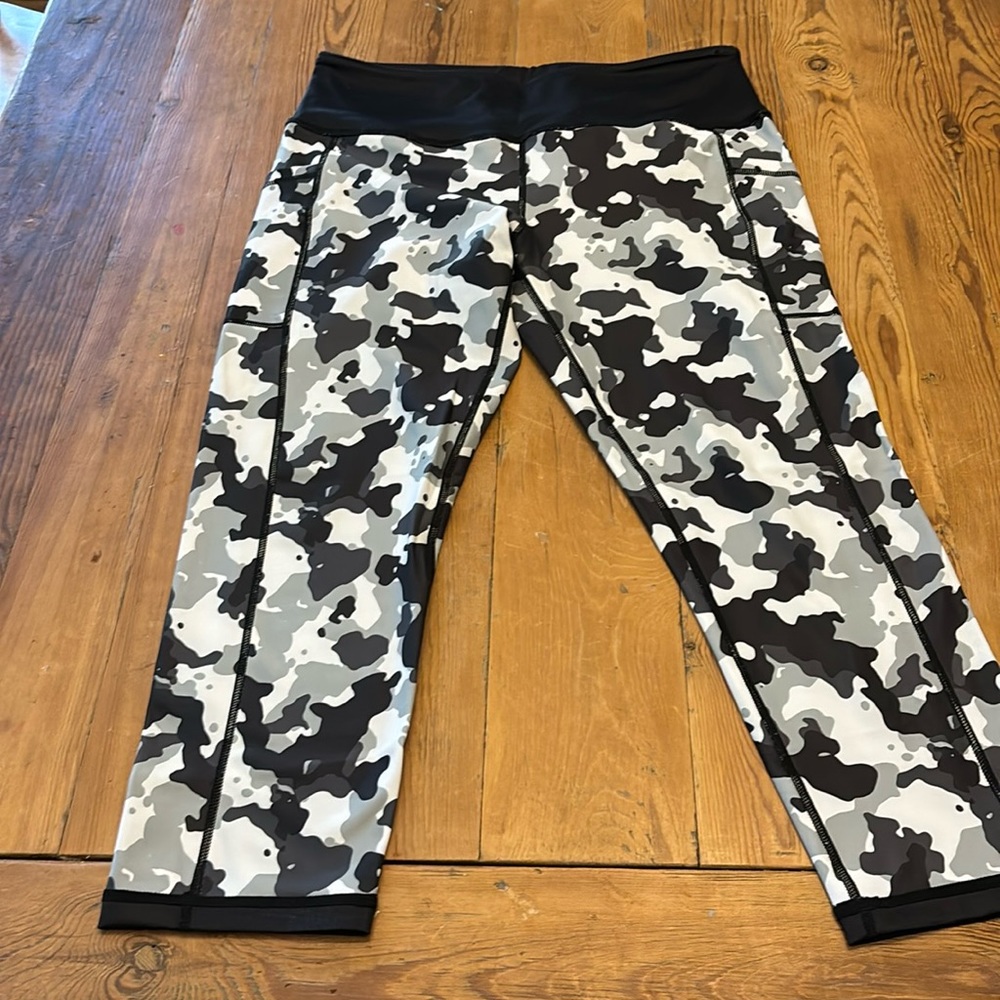 Size medium reversible camo capris- Constantly Varied Gear